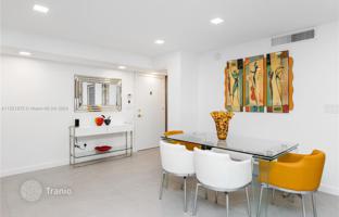 2-bedroom apartments in condo 102 m² in Hallandale Beach for $470,000