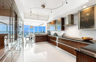 3-bedroom apartments in condo 284 m² in South Ocean Drive for $3,100,000