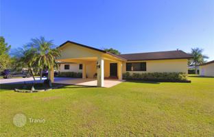 4-bedroom house 385 m² in Miami for $1,200,000