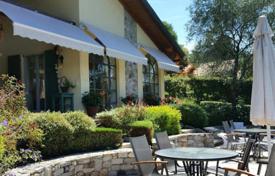 Residential for sale in Besozzo. A modern 2-storey villa with garden, swimming pool and parking, a 5-minute drive from Lake Maggiore! Residential for sale in Besozzo. A modern 2-storey villa with garden, swimming pool and parking, a 5-minute drive from Lake Maggiore!