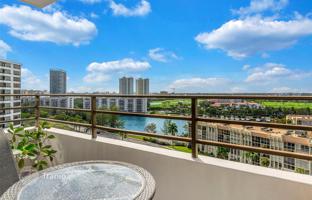 1-bedroom apartments in condo 93 m² in Hallandale Beach for $350,000