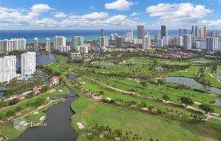 1-bedroom apartments in condo 85 m² in Aventura for $290,000