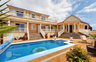 14-bedroom villa 872 m² in Playa Paraiso for 2,590,000 €