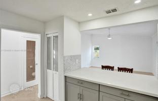 3-bedroom house 216 m² in Sunrise for $570,000