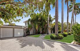 Spacious villa with a plot, a garage and a terrace, Miami Beach, USA for $1,495,000
