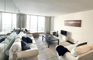 1-bedroom apartments in condo 101 m² in North Bayshore Drive for $399,000