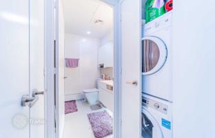 4-bedroom apartment in Charles Street East for C$815,000
