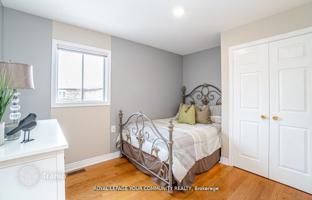 12-bedroom house in Old Toronto for C$2,289,000