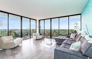 2-bedroom apartments in condo 122 m² in Miami for $400,000