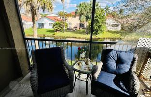 2-bedroom apartments in condo 114 m² in Weston for $400,000