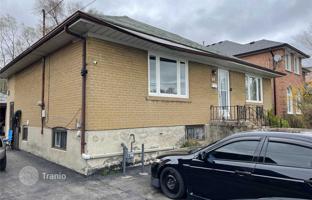 9-bedroom house in North York for C$1,441,000