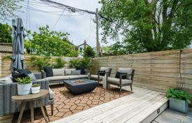 Terraced house – Woodbine Avenue, Toronto, Ontario,  Canada for C$1,518,000