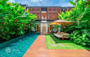 4-bedroom villa 280 m² in Batu Bolong Beach for $600,000