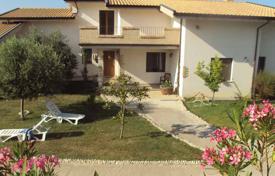 Furnished villa with a garden, a parking and a view of the sea in a quiet area, Citta Sant Angelo, Italy for 550,000 €