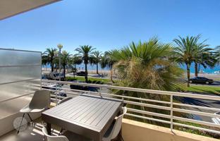 Sunny two-bedroom apartment with a stunning sea view on the Promenade des Anglais, Nice, France for 895,000 €