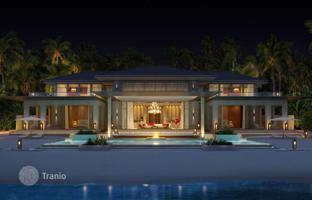 Spacious new villa with a pool right on the ocean shore, South Malle Atoll, Maldives for 10,370,000 €