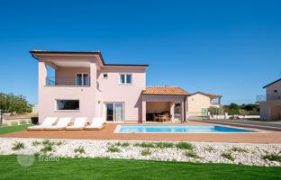 5-bedroom house 150 m² in Žminj for 550,000 €