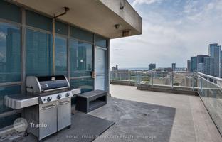2-bedroom apartment in Queens Quay West for C$899,000