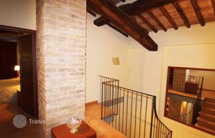 3-bedroom villa 213 m² in Siena for 740,000 €