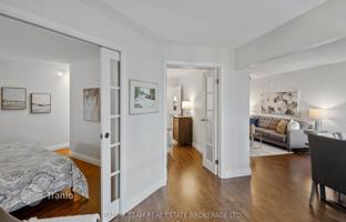 5-bedroom apartment in The Esplanade for C$1,062,000