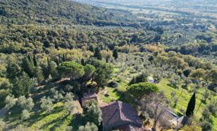 5-bedroom villa 400 m² in Tuoro Sul Trasimeno for 1,000,000 €