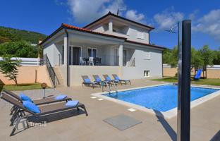 3-room house 182 m² in Raša for 435,000 €