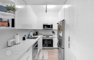 2-bedroom apartments in condo 100 m² in Aventura for $530,000