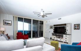 Bright flat with ocean views in a residence on the first line of the beach, Fort Lauderdale, Florida, USA for $1,050,000