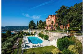 Luxury apartment with a garden in a historic villa in Salo, lake Garda, Italy for 2,600,000 €