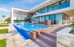 Elite villa with a pool and direct access to the beach, Dubai, UAE for $23,151,000