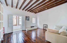 Refurbished apartment with terrace in Santa Catalina for 495,000 €