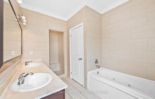 8-bedroom townhouse in Etobicoke for C$1,804,000
