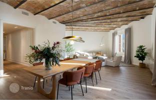 Stylish four-bedroom apartment in the Golden Square, Barcelona, ​​Spain for 1,985,000 €