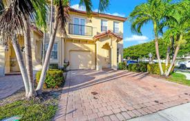 Townhome – West End, Miami, Florida,  USA for $510,000