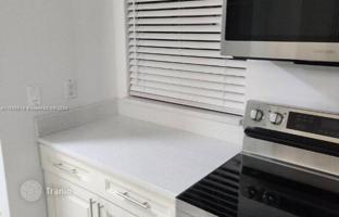 2-bedroom house 80 m² in Pembroke Pines for $390,000