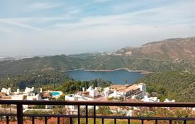 Modern townhouses with breathtaking views of the mountain landscape in Nueva Andalucia, Marbella, Spain for 644,000 €