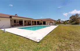 Spacious villa with a large plot, a swimming pool, a parking and a terrace, Miami, USA for $2,090,000