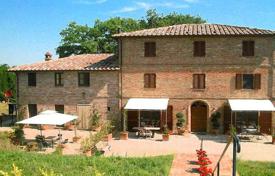 Historic villa with a swimming pool in Castiglione del Lago, Umbria, Italy for 1,220,000 €