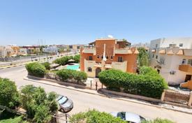 2 bedroom apartment with private roof terrace for 56,000 €