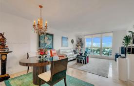 Condo – Miami Beach, Florida, USA for $900,000