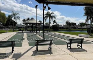 2-bedroom apartments in condo 108 m² in Homestead for $268,000