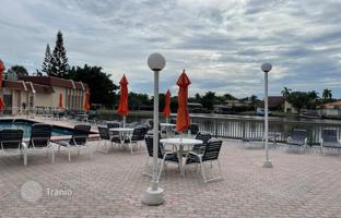 2-bedroom apartments in condo 111 m² in Hallandale Beach for $285,000