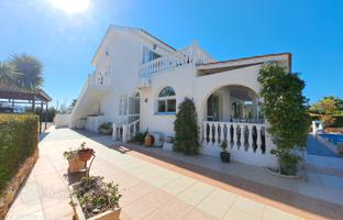 4-bedroom cottage 226 m² in Sea Caves for 750,000 €