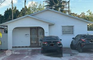 6-bedroom house 156 m² in Hialeah for $599,000