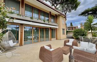 Luxury furnished villa with a guest house and a garden in Rome, Lazio, Italy for 2,950,000 €