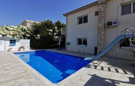 Three bedroom villa, with large land plot, walking distance to the beach in Ayia Napa for 480,000 €