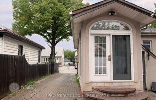 8-bedroom house in Etobicoke for C$1,491,000