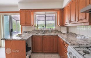 8-bedroom house in Etobicoke for C$1,438,000