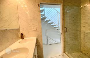 2-bedroom apartments in condo 106 m² in Miami Beach for $1,165,000