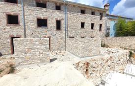 ISTRIA, JURŠIĆI — Stone terraced house with pool + apartment, TURNKEY for 280,000 €